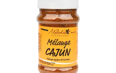 Bouteille de mélange d'épice cajun de la marque Mélodie Gourmande, typique de Louisiane.