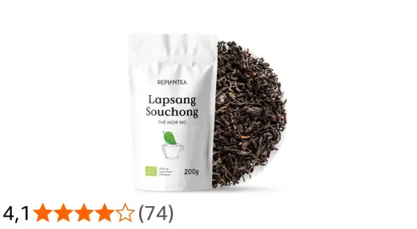 Sachet de thé noir Lapsang Souchong bio et feuilles de thé fumé.